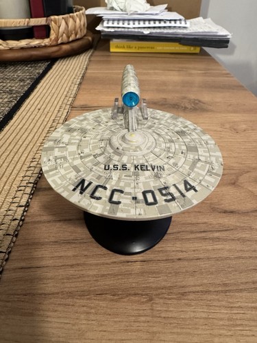 Eaglemoss star trek uss kelvin - eaglemoss,